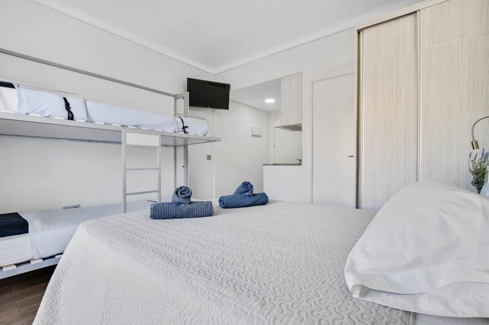 Carihuela Palace 418 By Ivi Real Estate ตอร์เรโมลิโนส ภายนอก รูปภาพ