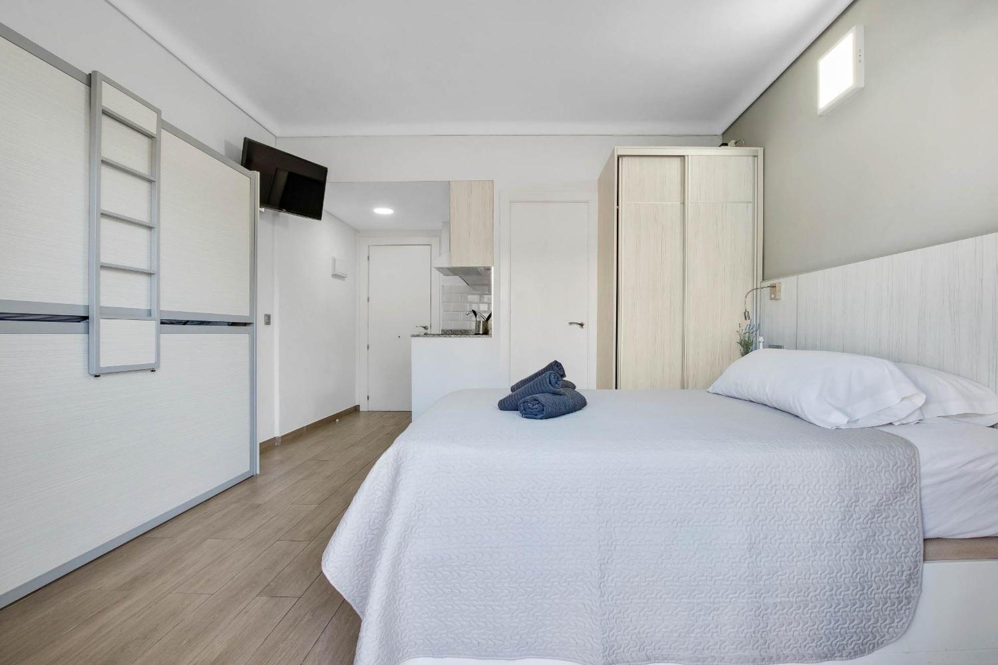 Carihuela Palace 418 By Ivi Real Estate ตอร์เรโมลิโนส ภายนอก รูปภาพ